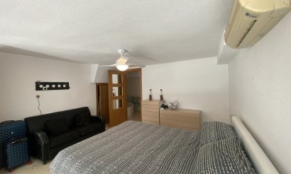 Resale - Villa / Semi detached - Villamartin