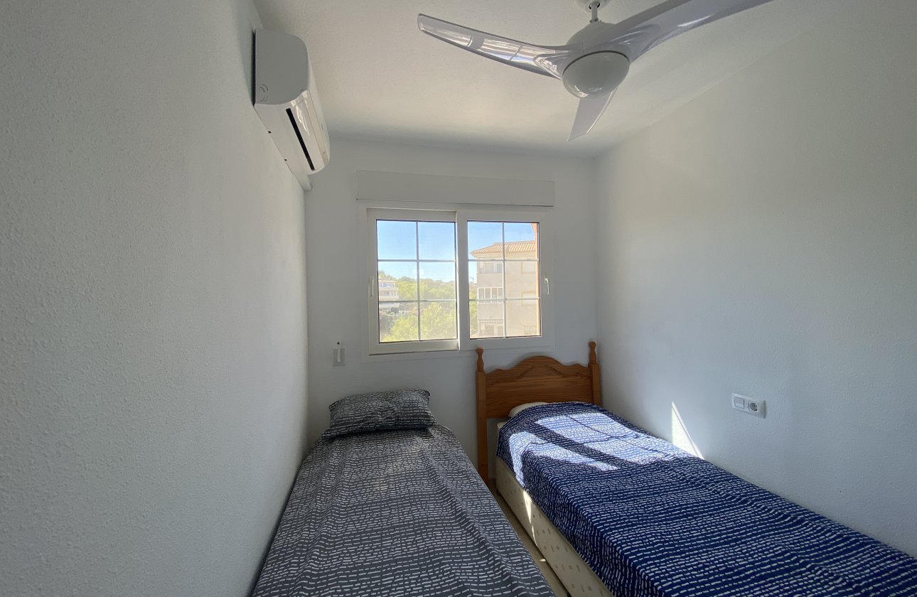 Resale - Villa / Semi detached - Villamartin