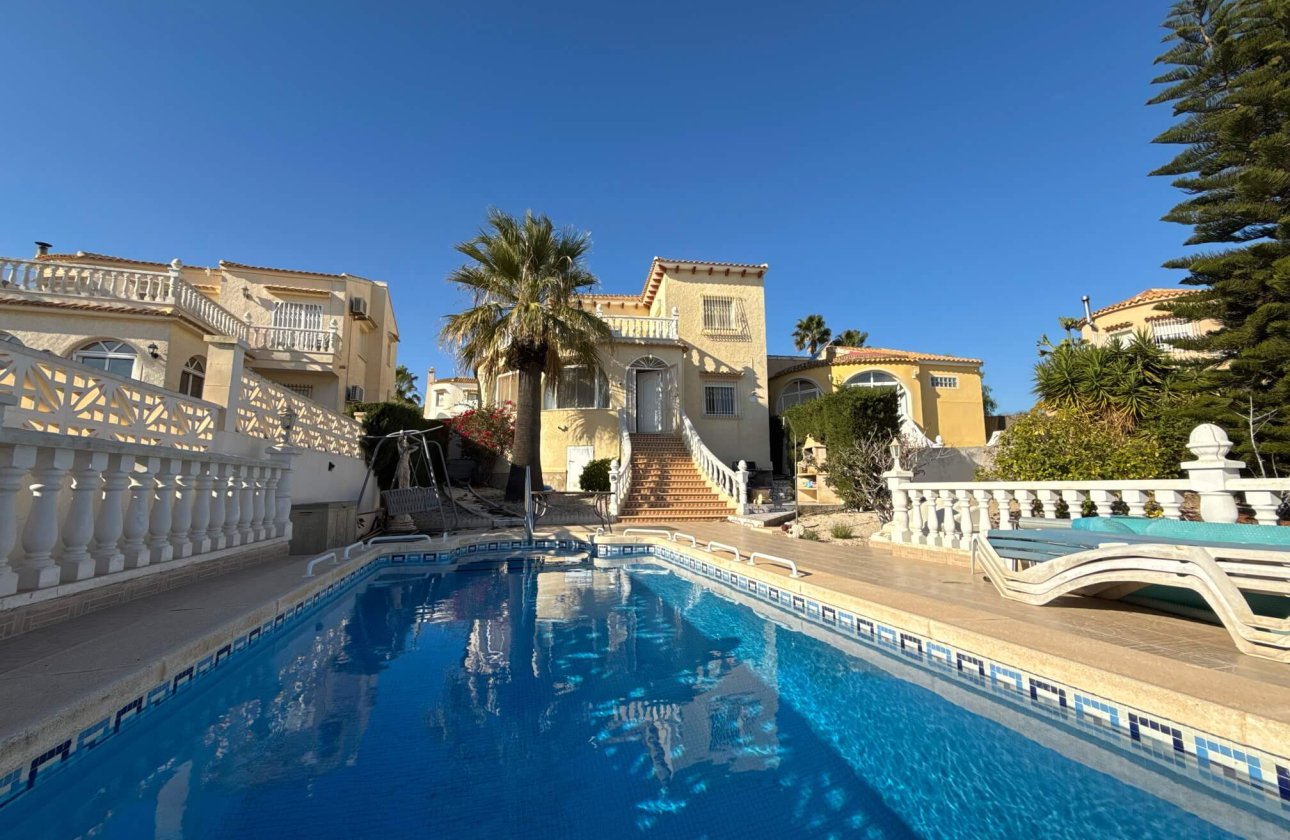Resale - Villa - Villamartin