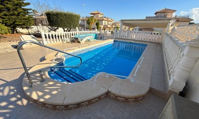 Resale - Villa - Villamartin