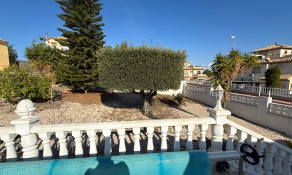 Resale - Villa - Villamartin
