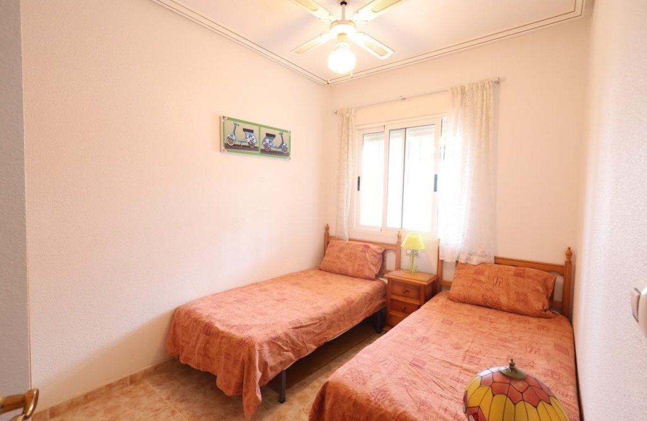 Resale - Bungalow - Orihuela Costa - La Zenia