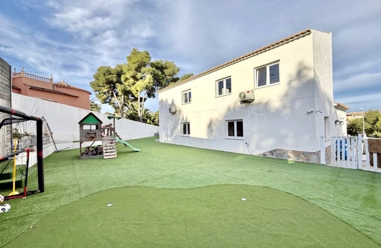 Resale - Villa - Orihuela Costa - Villamartin