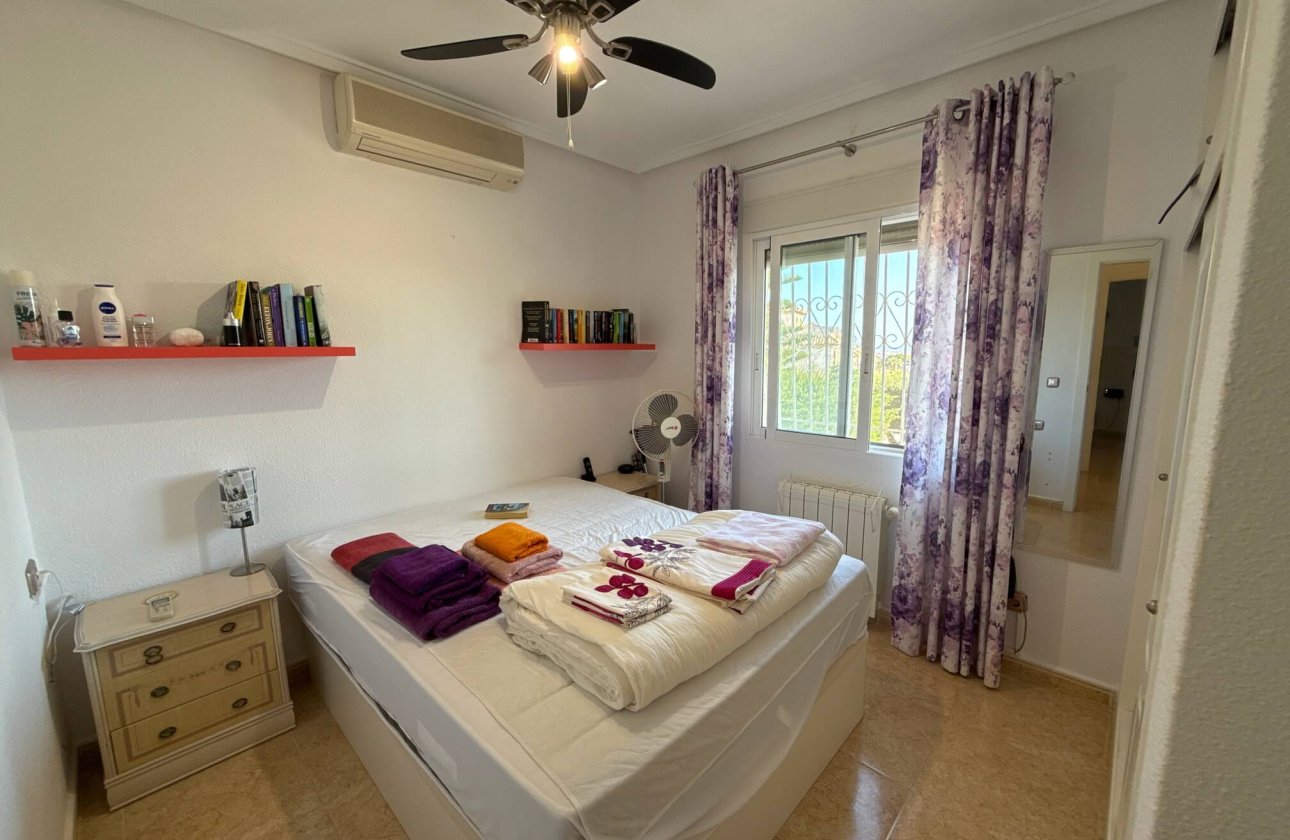 Resale - Villa - Villamartin