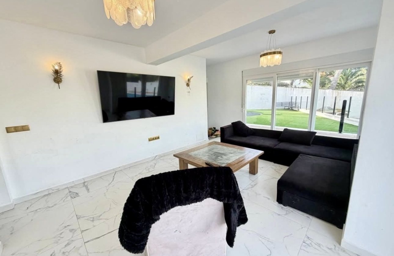 Resale - Villa - Orihuela Costa - Villamartin