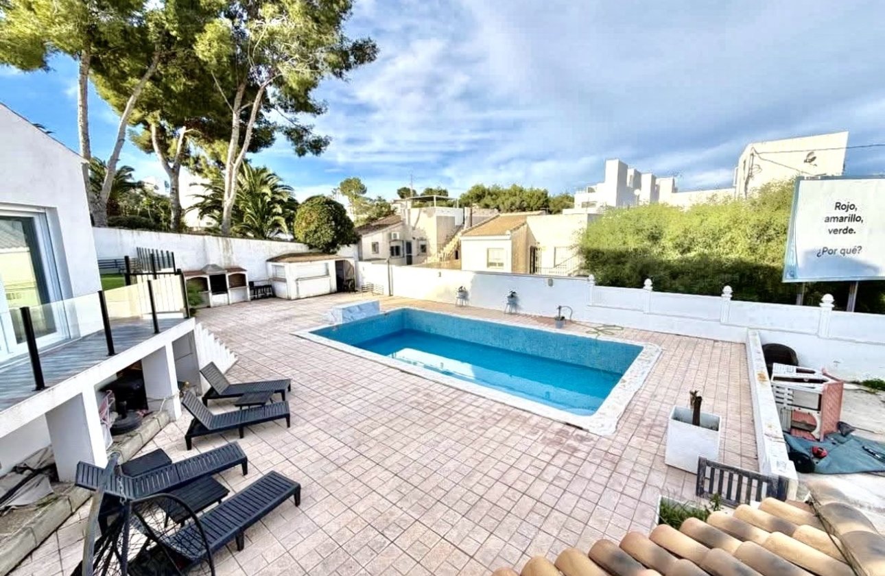 Resale - Villa - Orihuela Costa - Villamartin