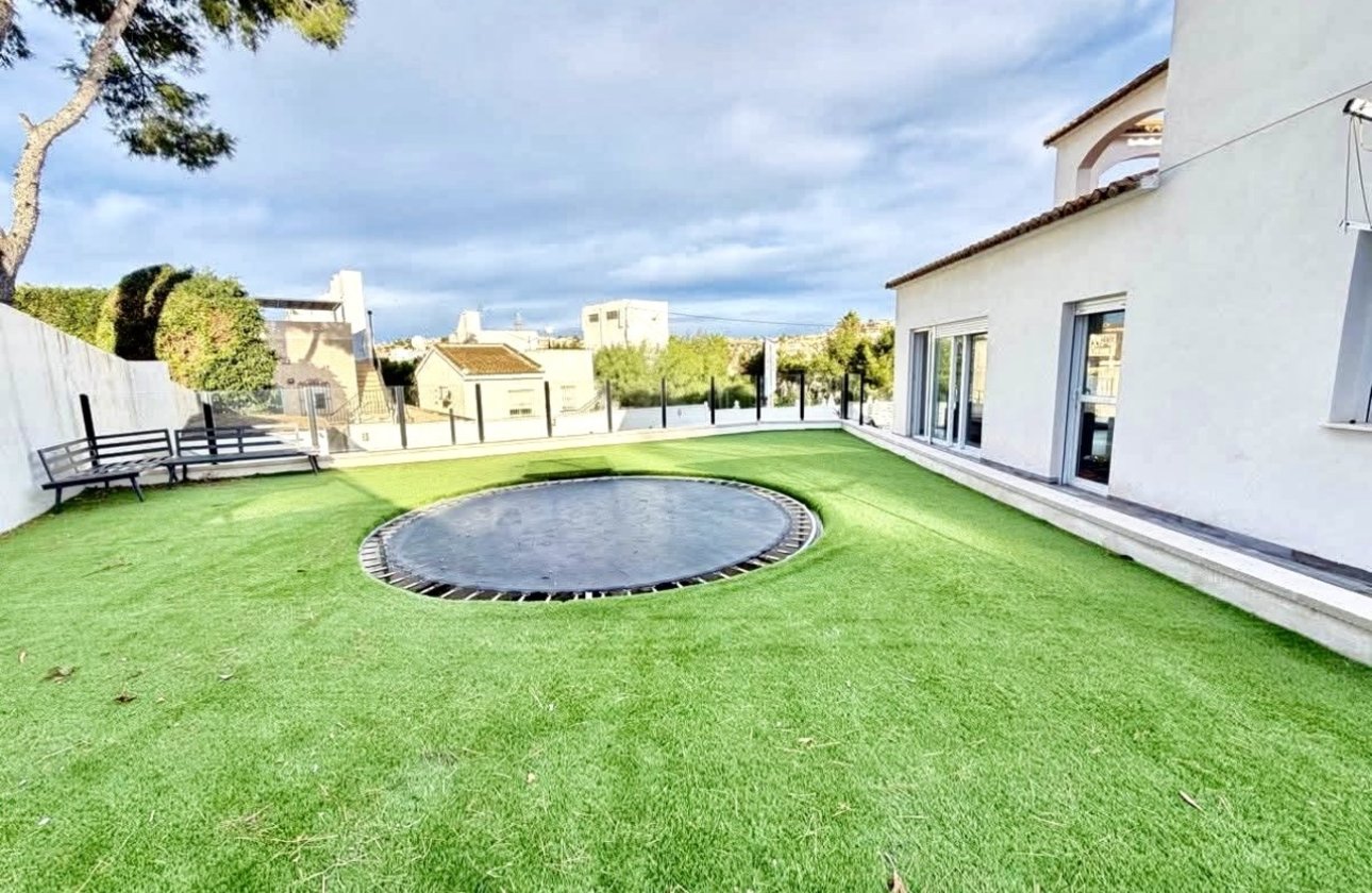 Resale - Villa - Orihuela Costa - Villamartin