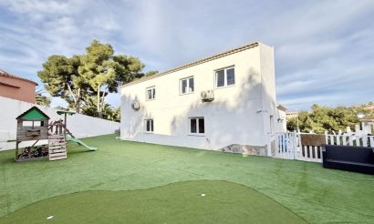 Resale - Villa - Orihuela Costa - Villamartin
