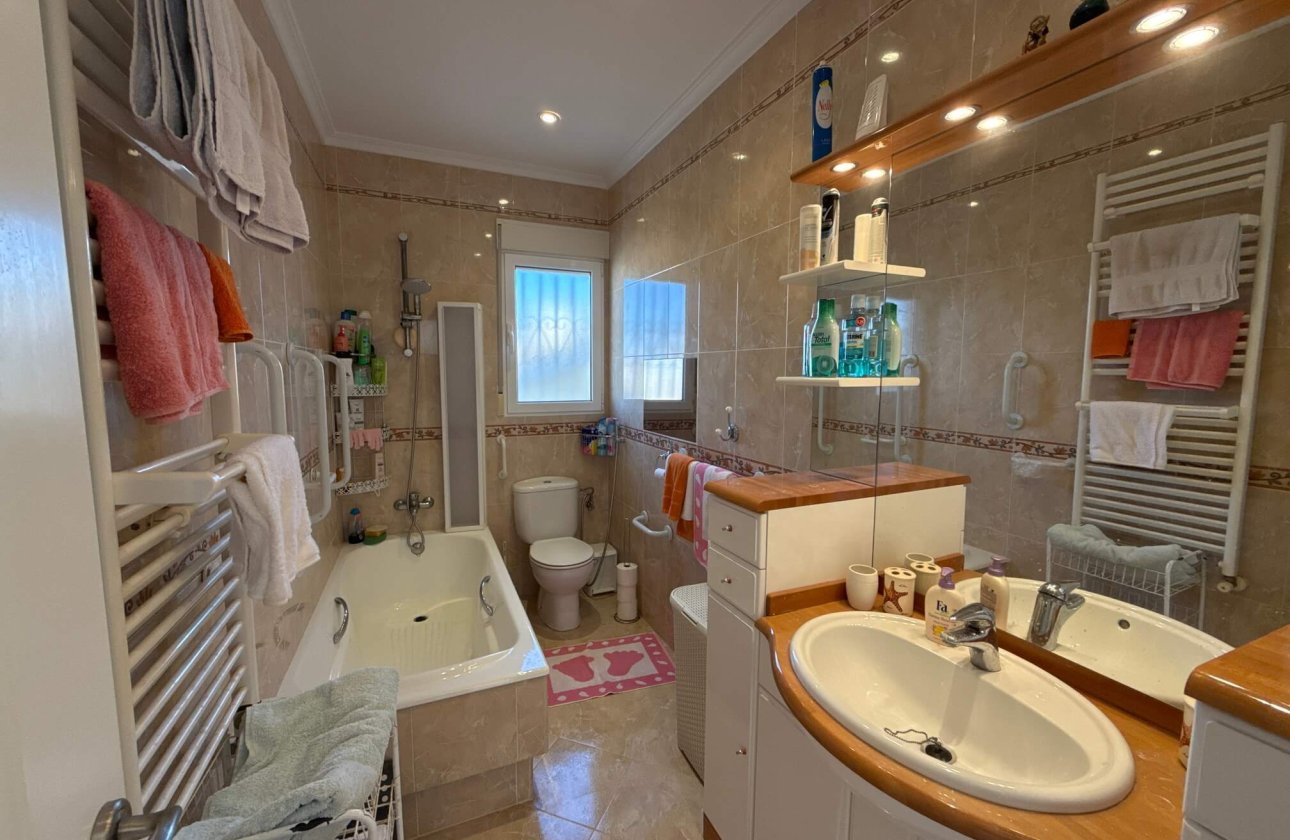 Resale - Villa - Villamartin