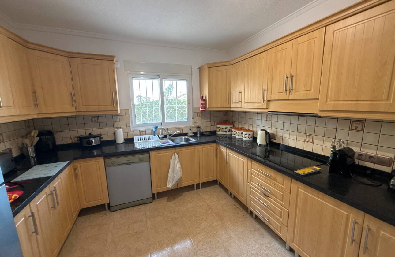 Resale - Villa - Villamartin