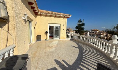 Resale - Villa - Villamartin