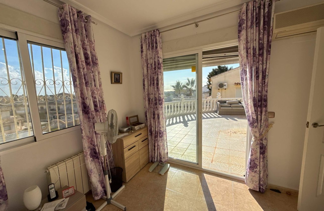 Resale - Villa - Villamartin