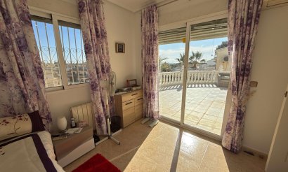 Resale - Villa - Villamartin