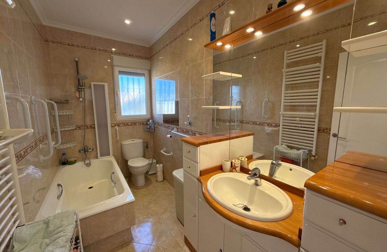 Resale - Villa - Villamartin