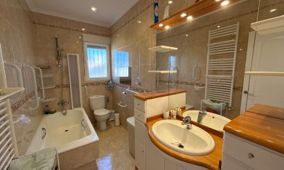 Resale - Villa - Villamartin