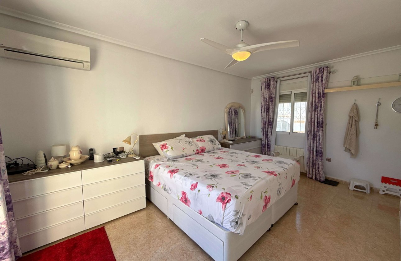 Resale - Villa - Villamartin