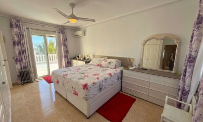 Resale - Villa - Villamartin