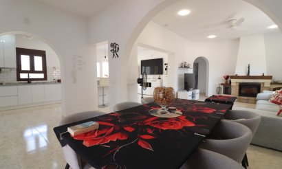 Resale - Villa - Daya Vieja - Daya Vieja - Country