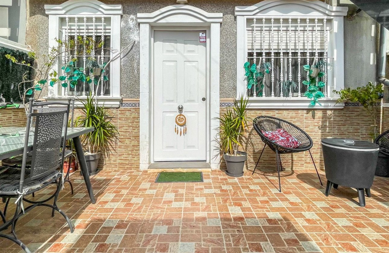 Resale - Bungalow - Torrevieja - La Siesta - El Salado -  Torreta