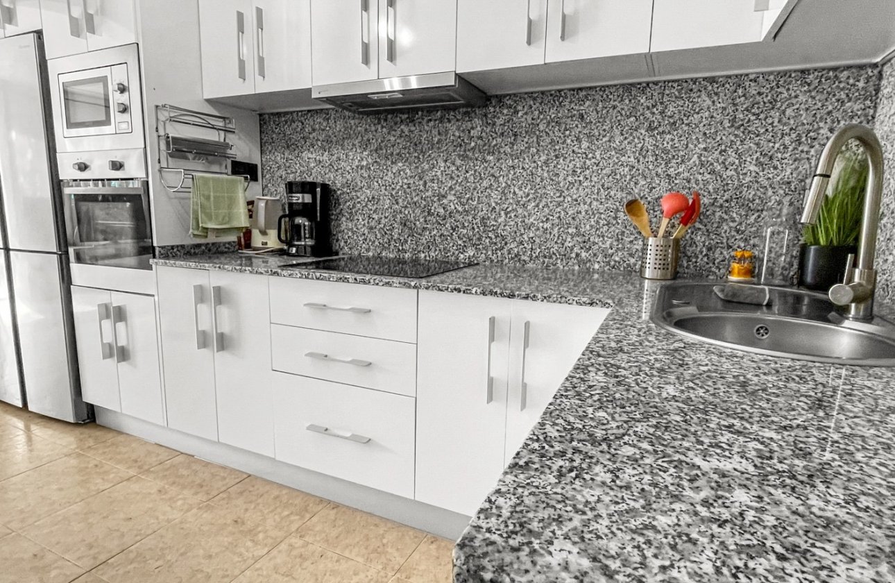 Resale - Bungalow - Torrevieja - La Siesta - El Salado -  Torreta