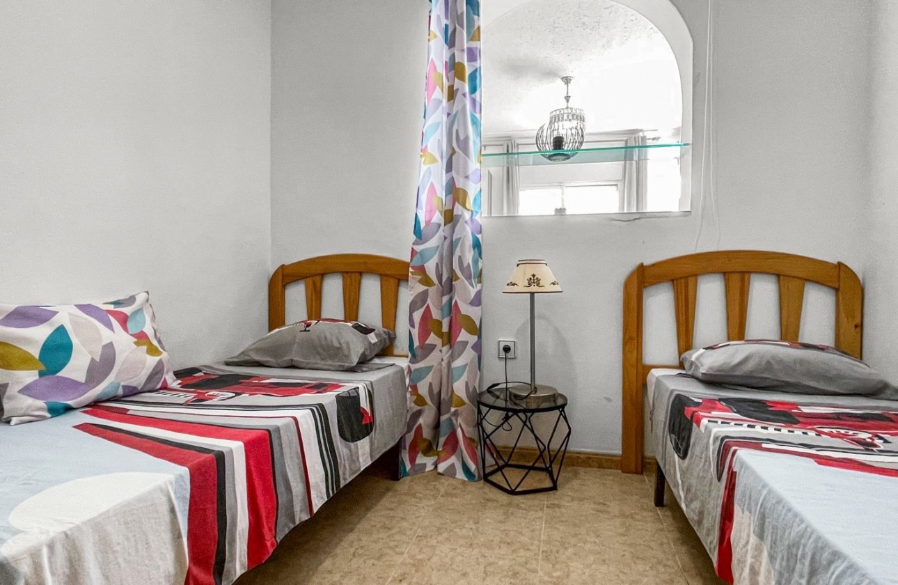 Resale - Bungalow - Torrevieja - La Siesta - El Salado -  Torreta