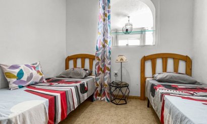 Resale - Bungalow - Torrevieja - La Siesta - El Salado -  Torreta