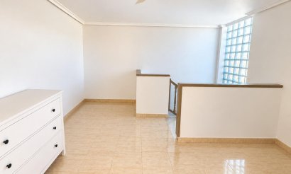 Resale - Apartment / flat - Orihuela Costa - Punta Prima