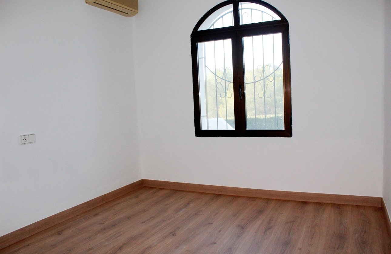 Resale - Villa - Orihuela Costa