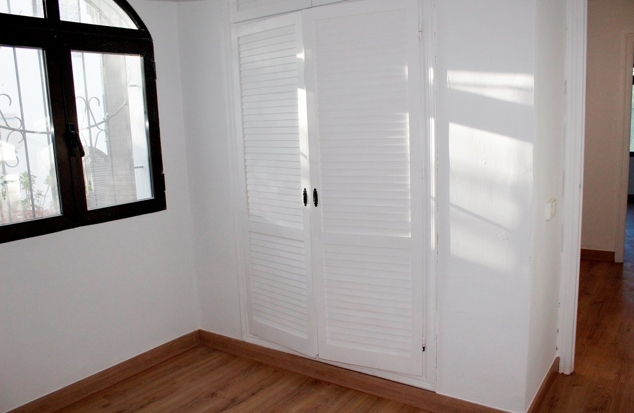 Resale - Villa - Orihuela Costa