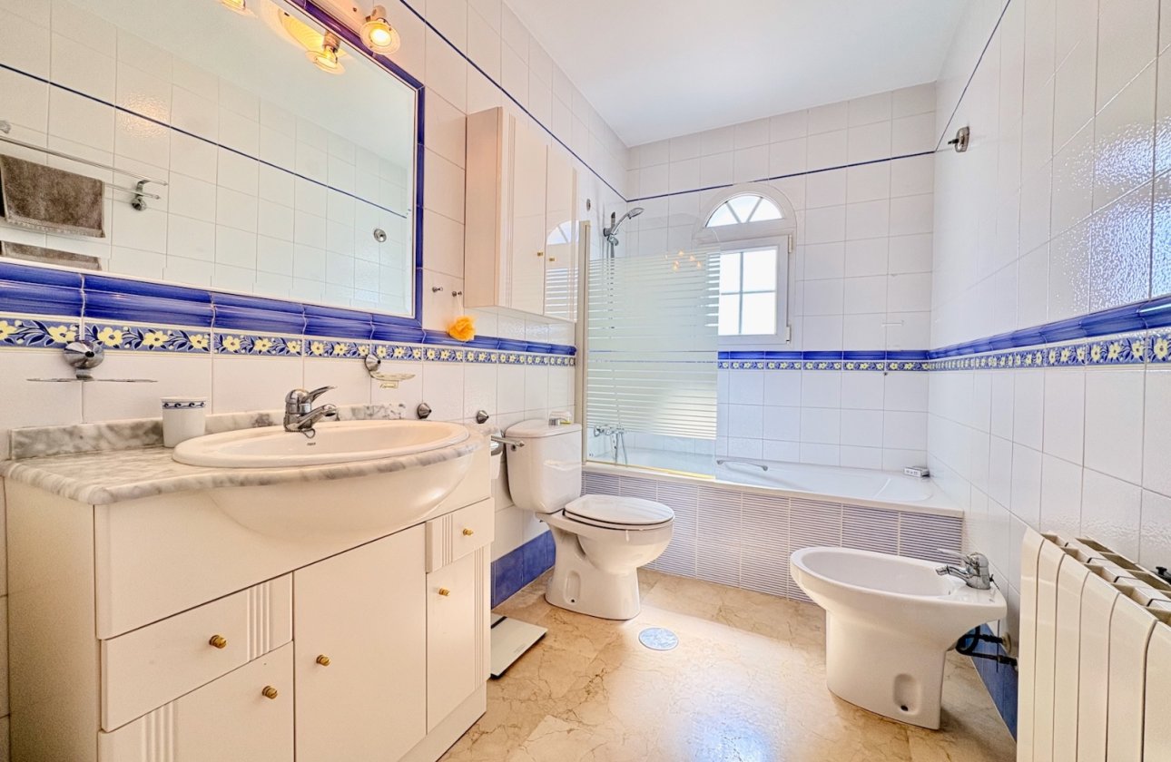 Resale - Villa - Orihuela - Villamartin