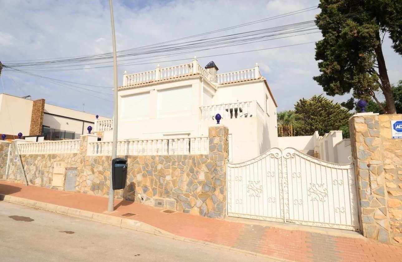 Resale - Villa - Torrevieja - Los Balcones - Los Altos del Edén