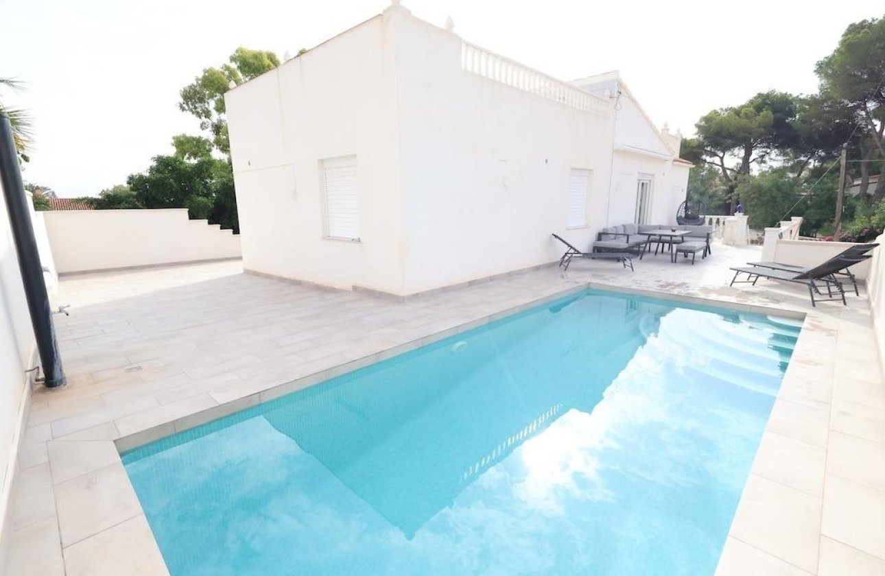 Resale - Villa - Torrevieja - Los Balcones - Los Altos del Edén
