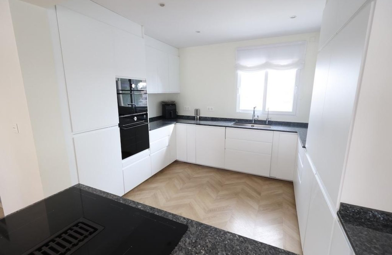 Resale - Villa - Torrevieja - Los Balcones - Los Altos del Edén