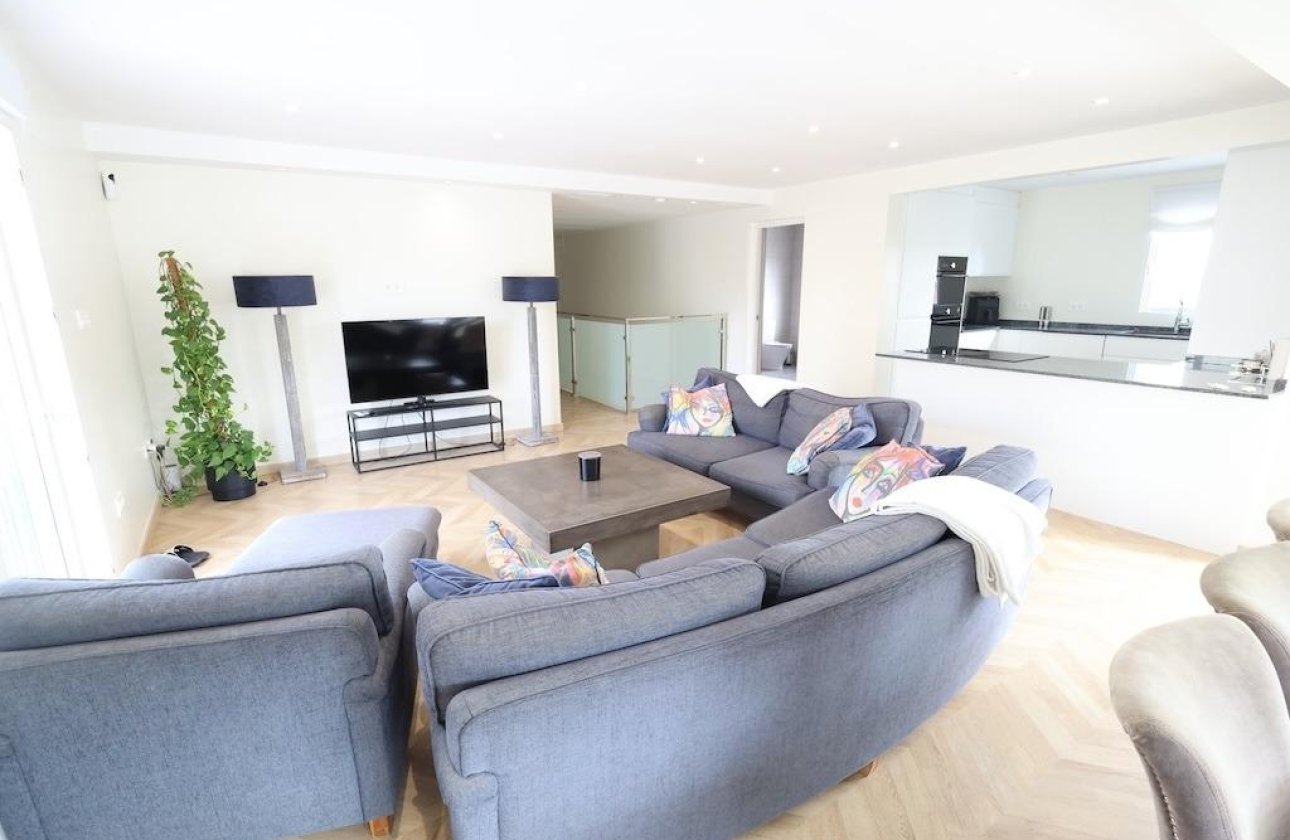Resale - Villa - Torrevieja - Los Balcones - Los Altos del Edén