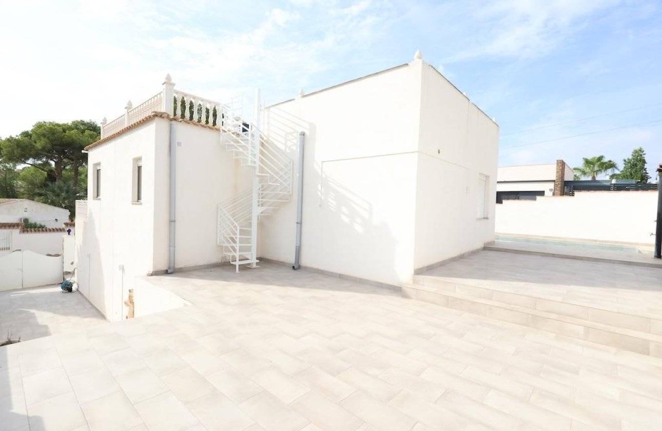 Resale - Villa - Torrevieja - Los Balcones - Los Altos del Edén