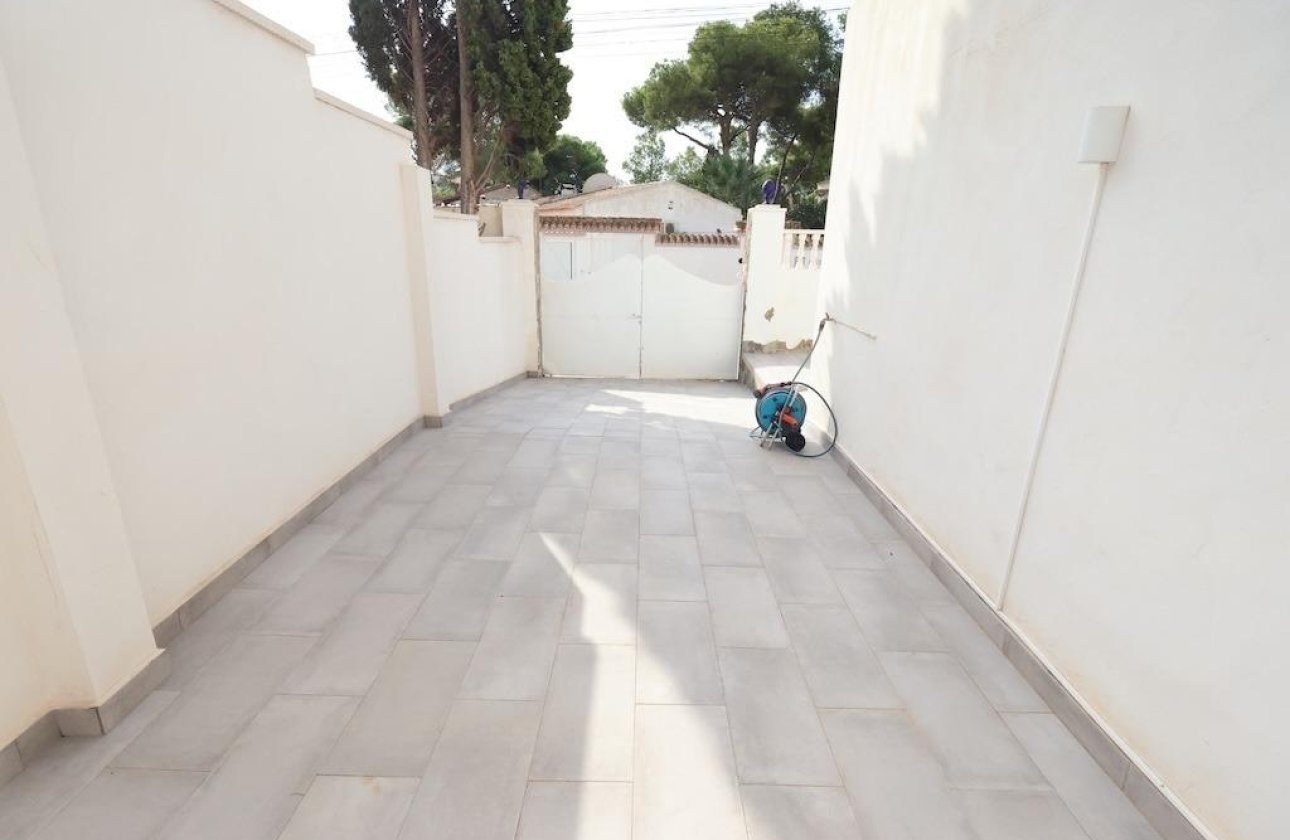 Resale - Villa - Torrevieja - Los Balcones - Los Altos del Edén