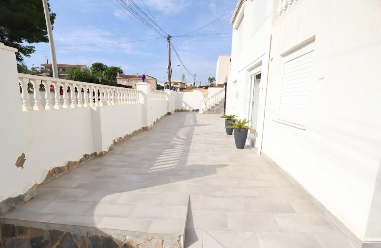 Resale - Villa - Torrevieja - Los Balcones - Los Altos del Edén