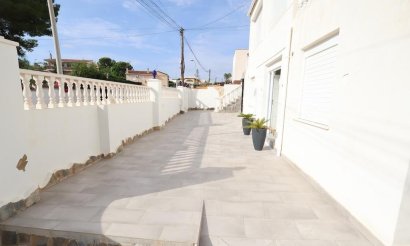 Resale - Villa - Torrevieja - Los Balcones - Los Altos del Edén
