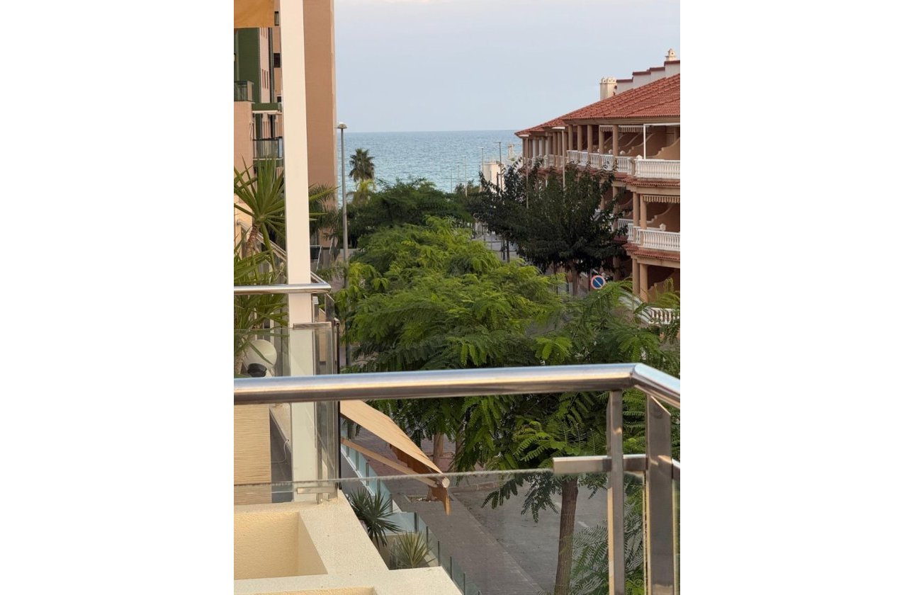Resale - Bungalow - Pilar de la Horadada - Mil Palmeras