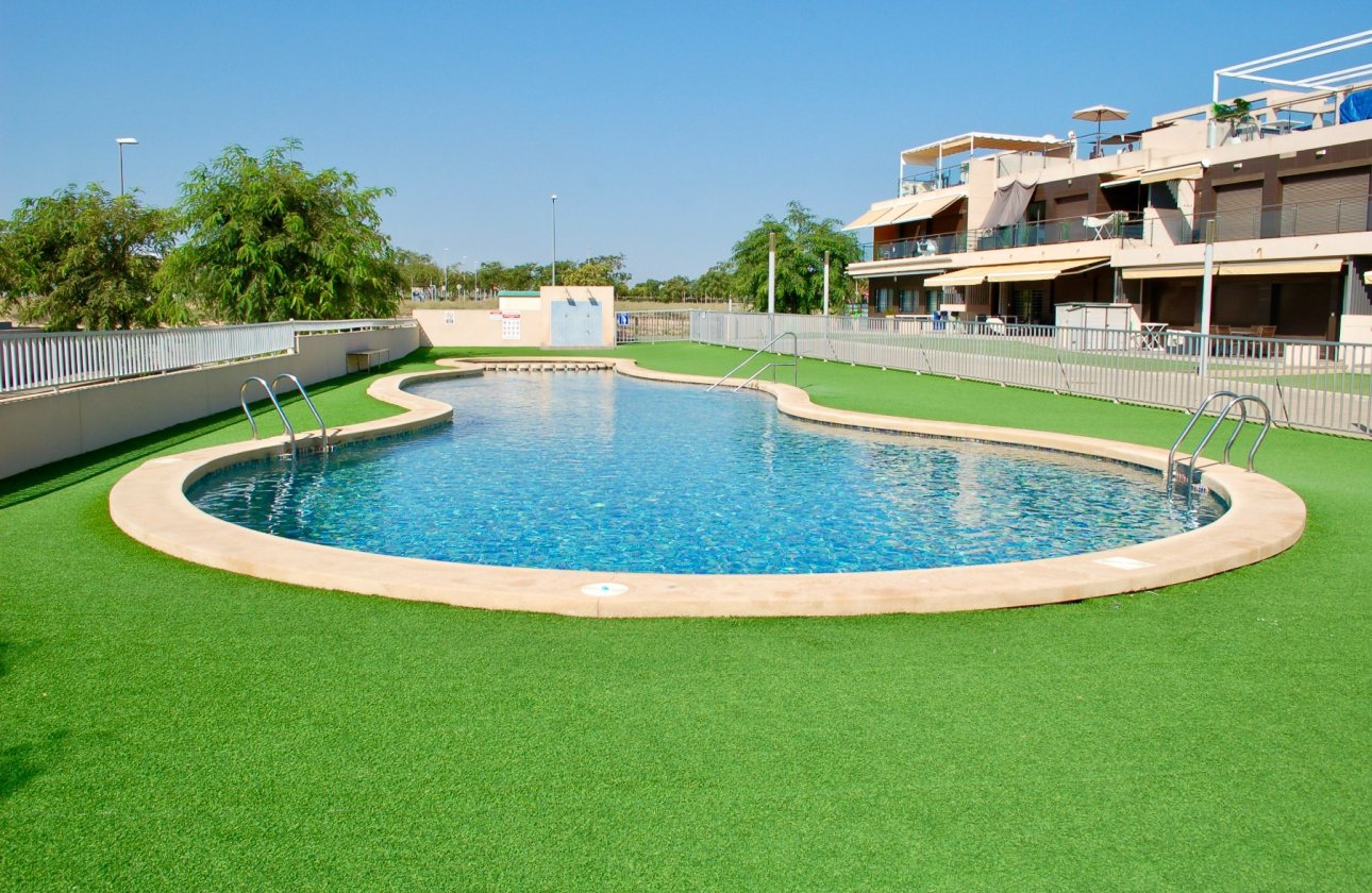 Resale - Bungalow - Pilar de la Horadada - Mil Palmeras