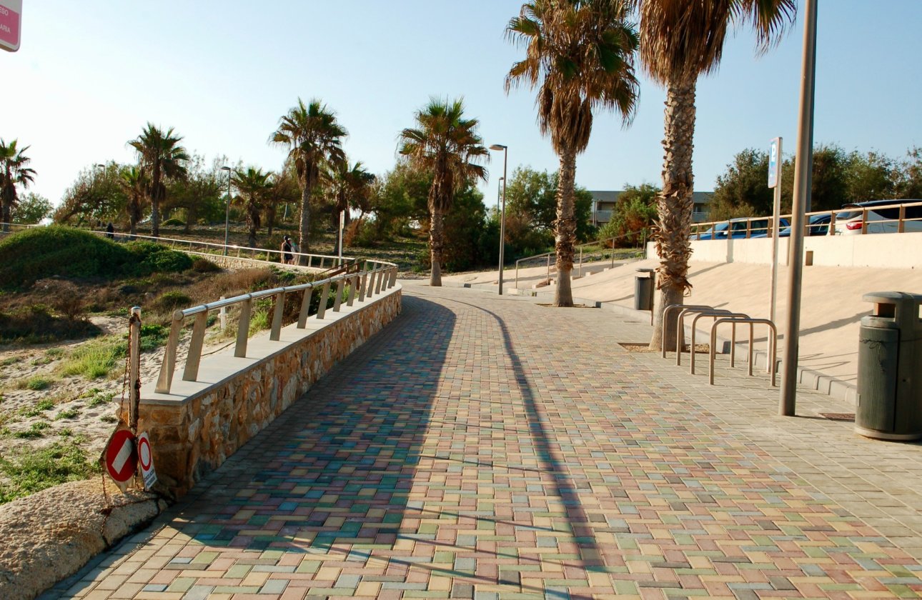 Resale - Bungalow - Pilar de la Horadada - Mil Palmeras