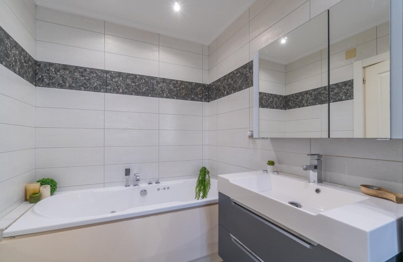 Reventa - Villa - Orihuela Costa - Playa Flamenca