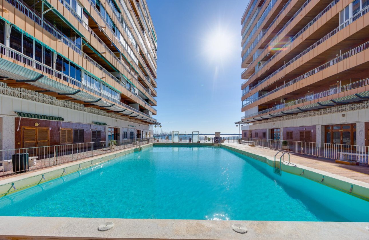 Resale - Apartment / flat - Torrevieja - Playa del Acequión