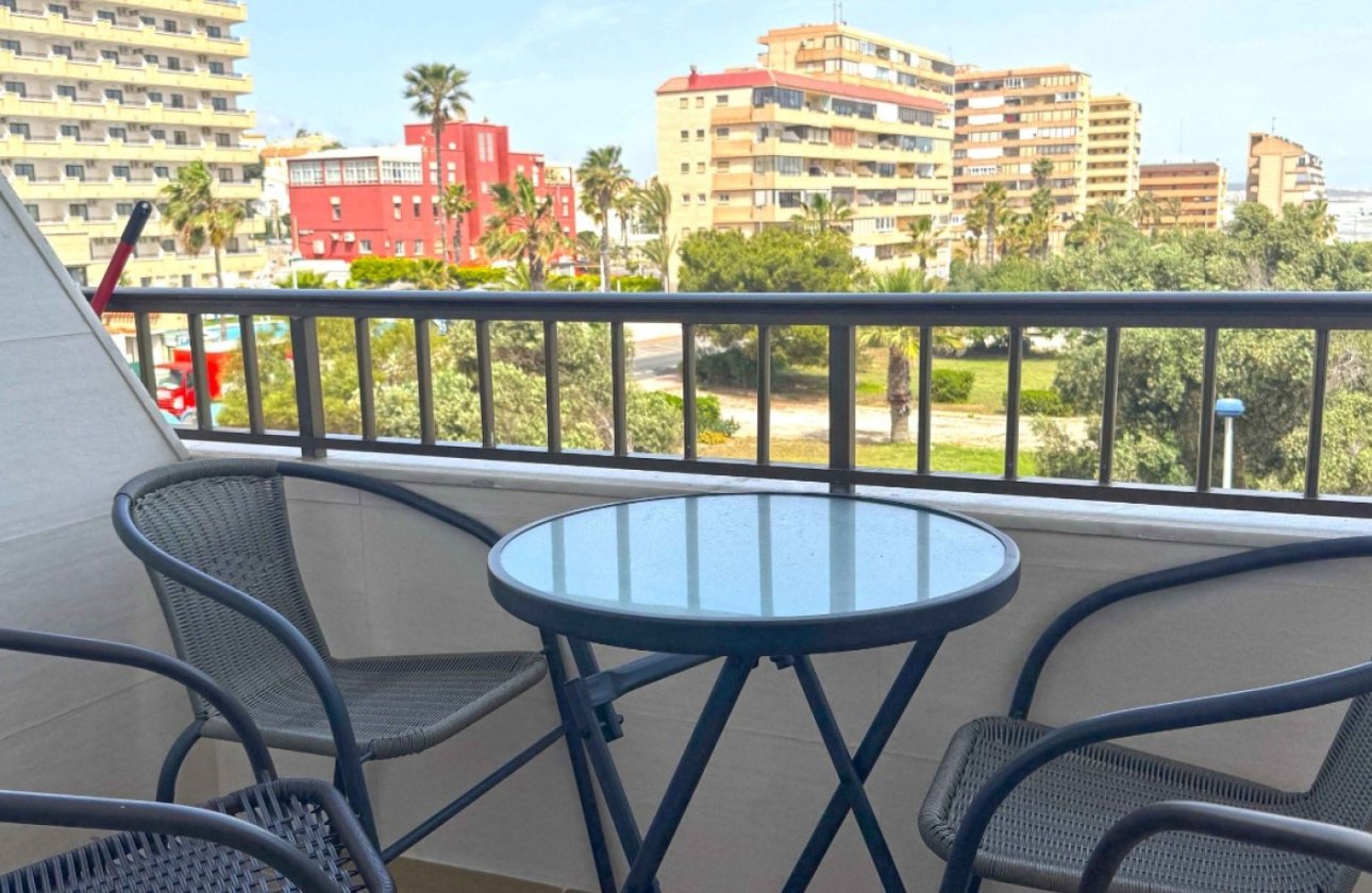 Resale - Apartment / flat - Torrevieja - Torrelamata - La Mata