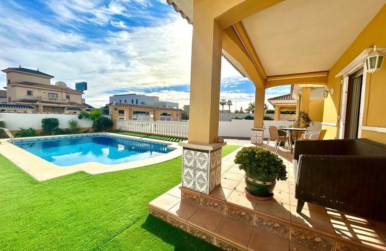 Revente - Villa - Orihuela Costa - Cabo Roig