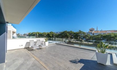 Resale - Villa - Orihuela Costa - Campoamor
