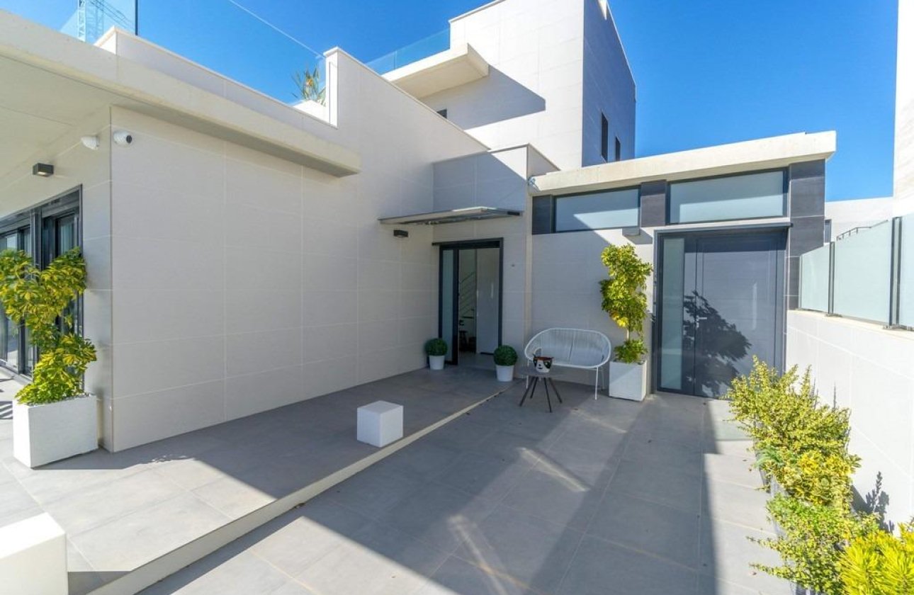 Resale - Villa - Orihuela Costa - Campoamor