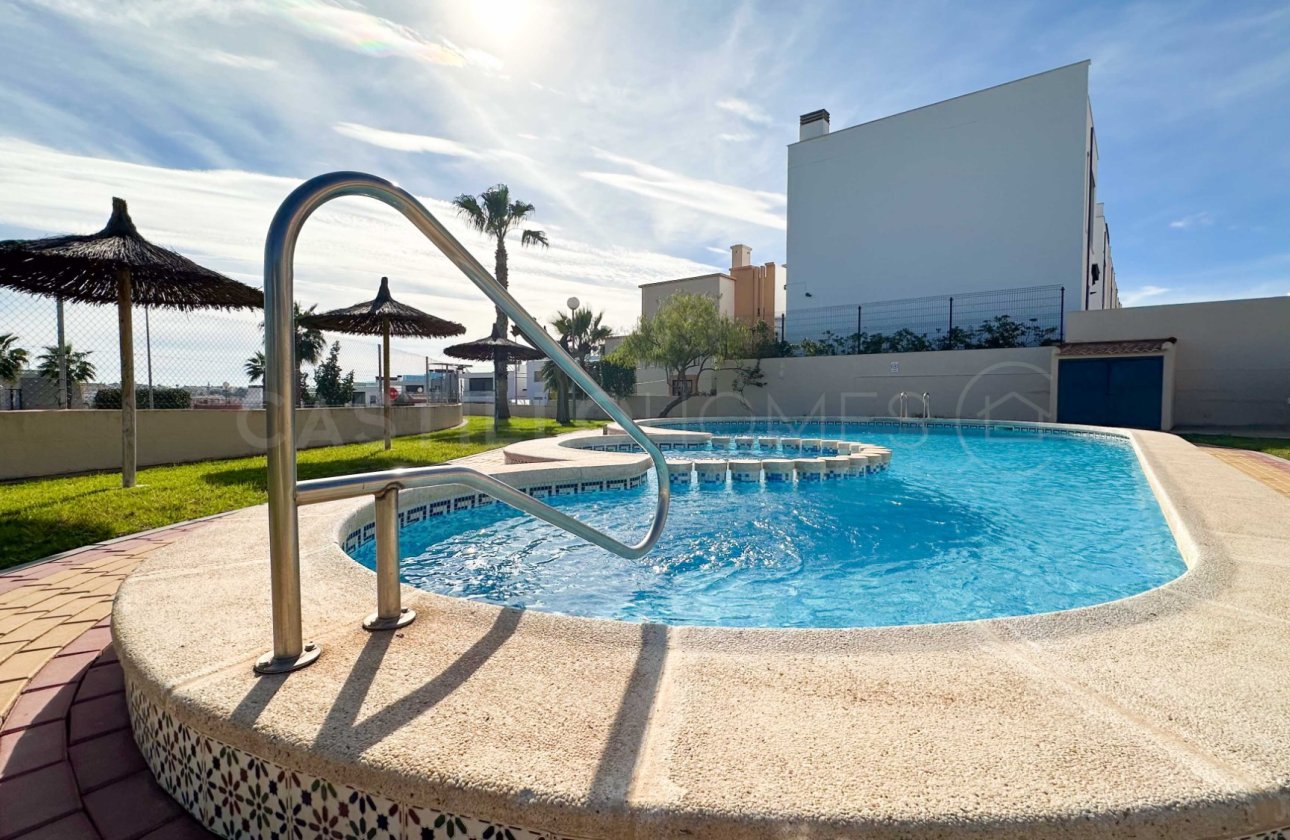 Revente - Villa - Orihuela Costa - Villamartín