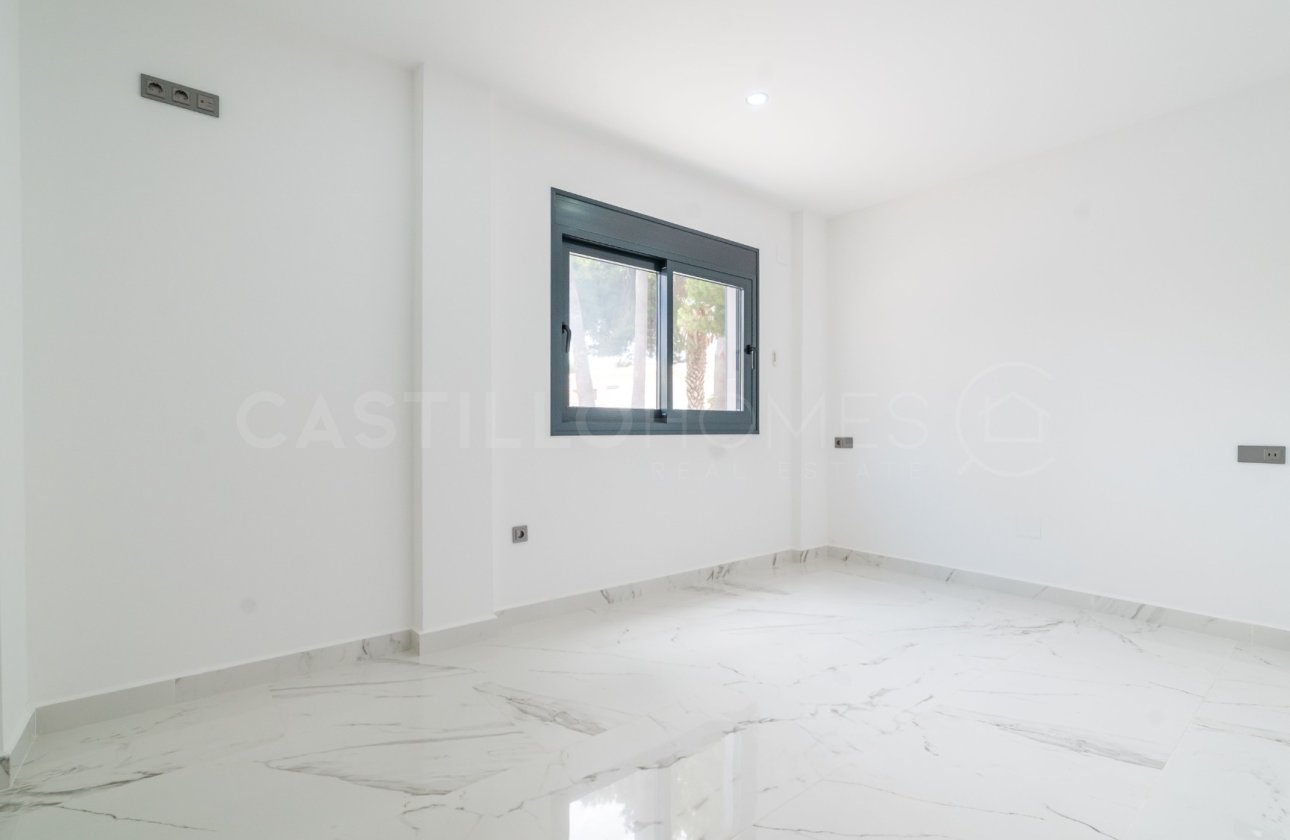 Reventa - Villa - Alicante - Campoamor