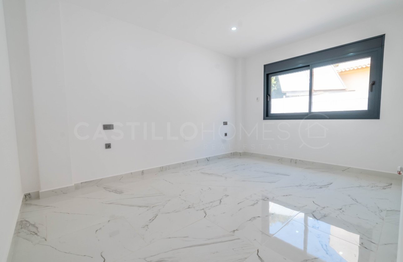 Reventa - Villa - Alicante - Campoamor